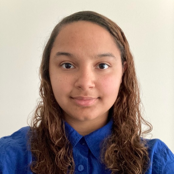 Meet your Posher, Selena - Picture 2 of 2